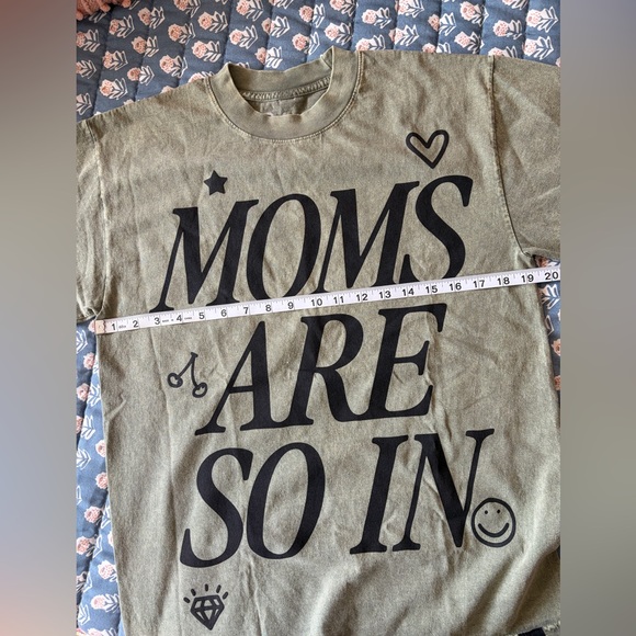 NWT SlyFox x Karrie Locher Moms Are So In Motherhood Graphic Tee Small - Picture 7 of 8